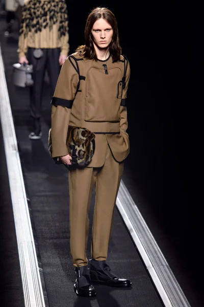 Look 29